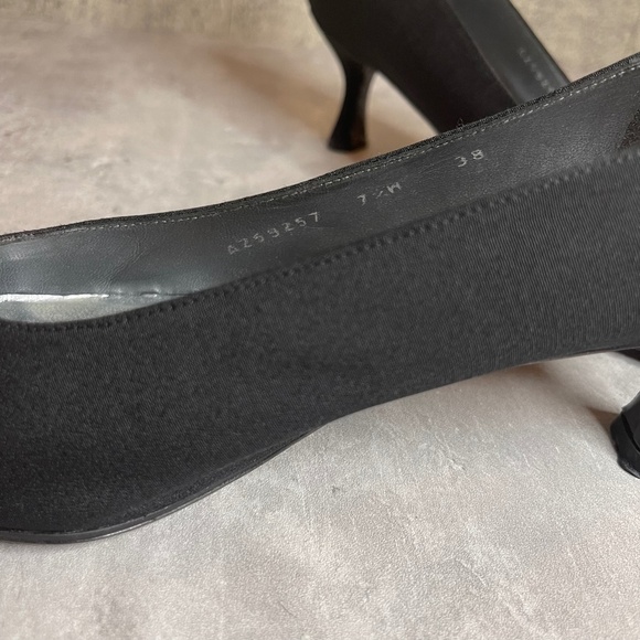 Stuart Weitzman Pump - Picture 11 of 12